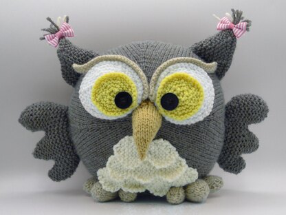 Ollie magicalknit owl.