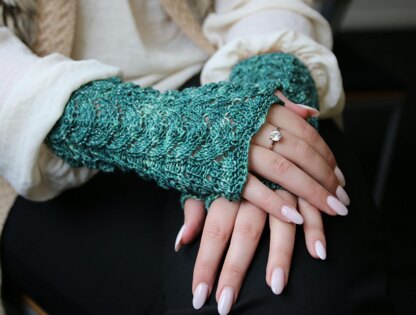 Chase the Dragon Mitts