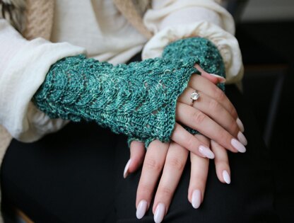 Chase the Dragon Mitts