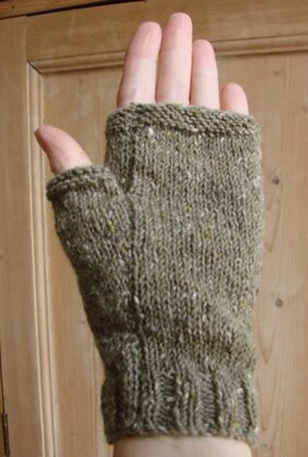 Red Squirrel fingerless mitts