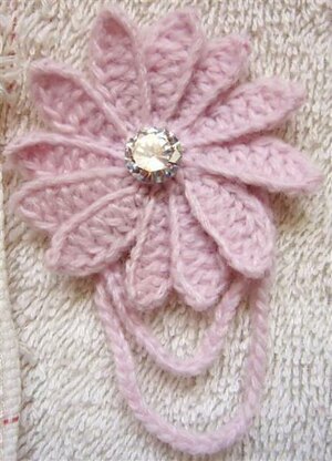 Brooch 2 – Pink daisy