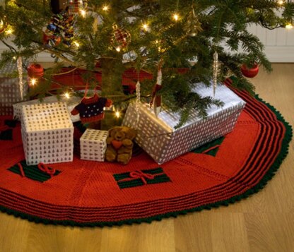 Knit Gifts Around the Tree Skirt in Red Heart Super Saver Economy Solids - WR1690