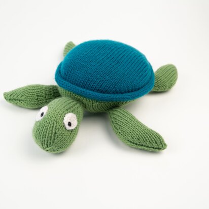 Tiffany the Turtle in Deramores Studio DK Acrylic - Downloadable PDF