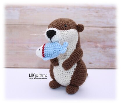 Otter with Fish Crochet Pattern