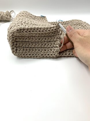 Four season crochet purse