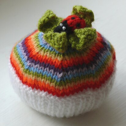 Rainbow Ladybird Cupcake - knitting pattern