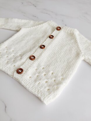 Baby cardigan DK knitting pattern - Angus baby raglan cardigan