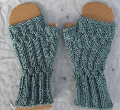 Elegant Ribbed Mitts