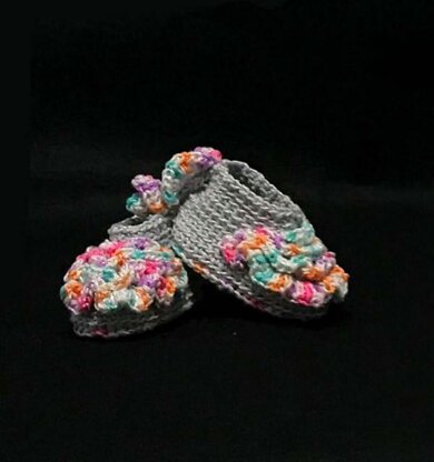 Baby booties . The Sweet Ruffle Booties