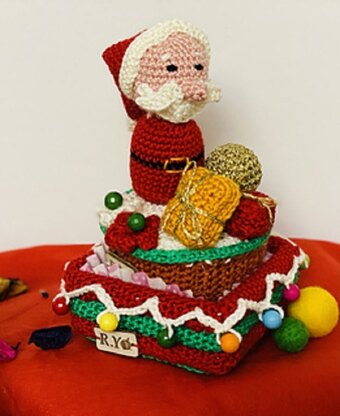 Amigurumi Christmas Santa cupcake