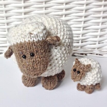 Knitting Pattern for Easter Toys - Little Lamb & Mum