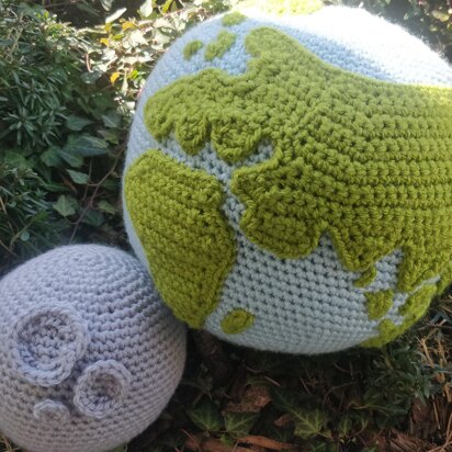 Planet Earth Globe and Moon Amigurumi crochet