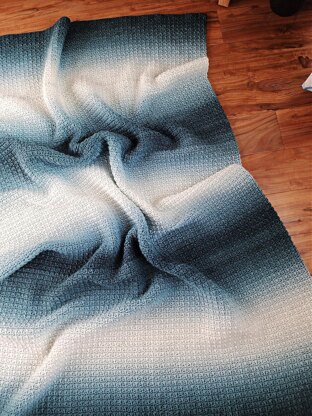 Ocean Hues Gradient Blanket