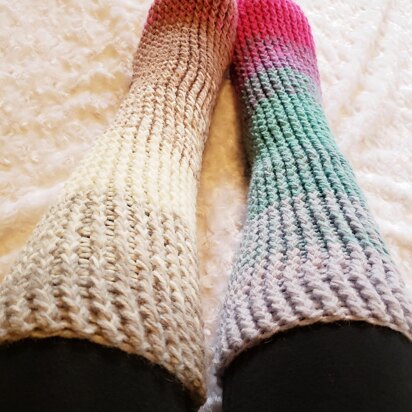 Crochet Yoga Socks in Plymouth Yarn Sakkie - F643