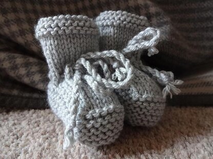 Classic 4ply Baby Bootees
