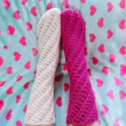 Ravelry: Lola socks pattern by Arina Shmarova