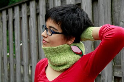 Graceful Vines Cable Cowl