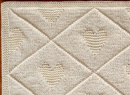 Easy baby blanket with hearts & diamonds