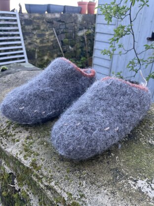 Mens felted slippers