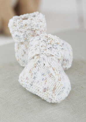 Baby Bootees in Sirdar Snuggly Spots DK - 4562 - Downloadable PDF