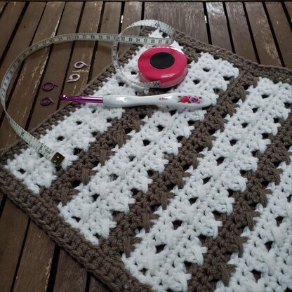 Crossed-stripes crochet dishcloth