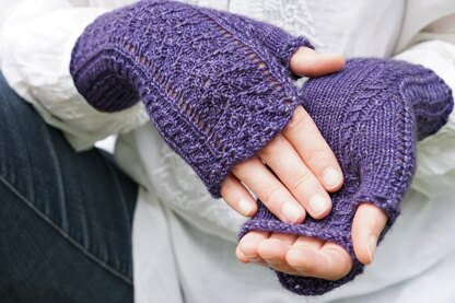 Meadow Queen Mitts