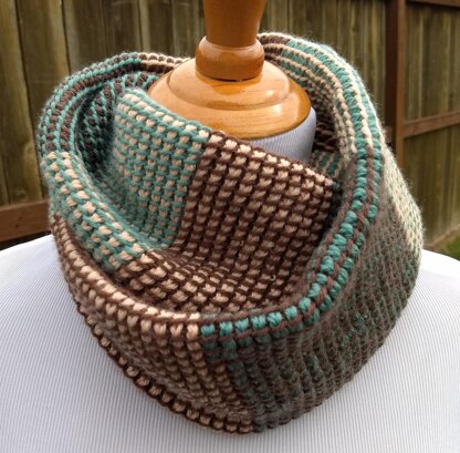 Tricolor Tunisian Cowl