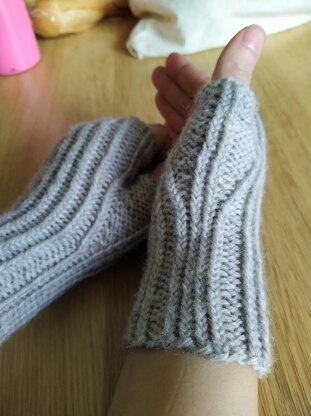 Leading Lines Mitts