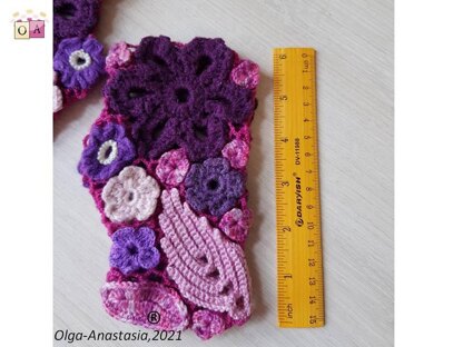 Bright fingerless gloves for girls