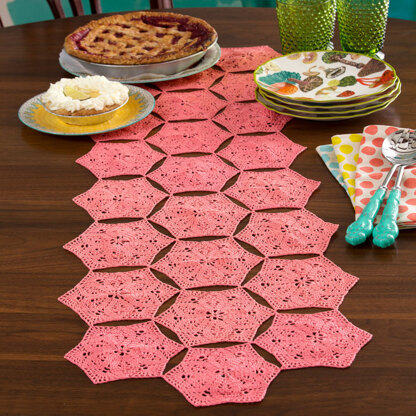 Flower and Fan Table Runner in Aunt Lydia's Classic Crochet Thread Size 10 Solids - LC3899