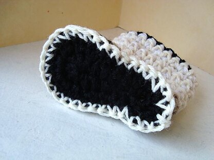 454 CROCHET BABY BOOTS