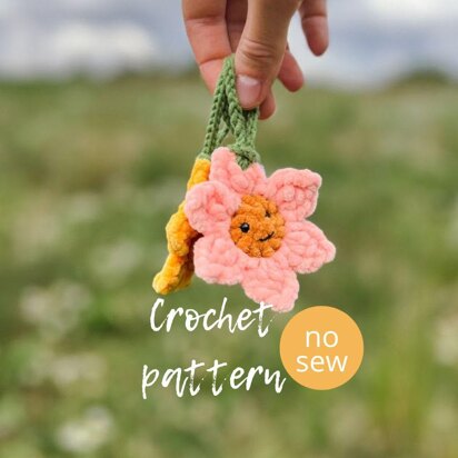 Crochet flower plush keychain pattern, easy begginner friendly tutorial