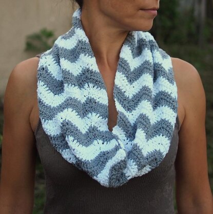 Chevron zig zag ripple infinity cirlce scarf