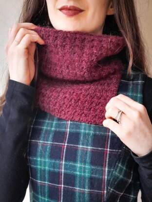 Berry Kiss Cowl