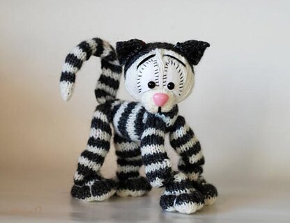 Playful Tabby cat ( a wire skeleton inside) - knitting pattern (knitted round)