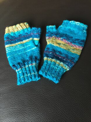 Basic fingerless mittens for lady or child