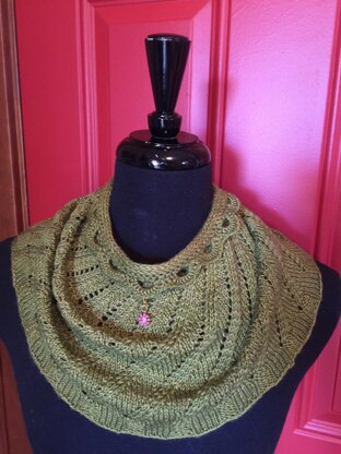 Needles Up Amulet Cowl