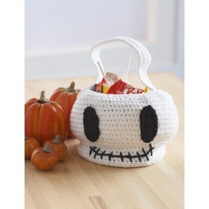 Skull Trick or Treat Bag in Lily Sugar 'n Cream Solids