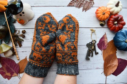 Pumpkins and Cats Mittens