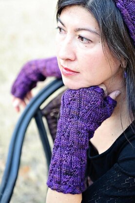 Twisty Violet Mitts