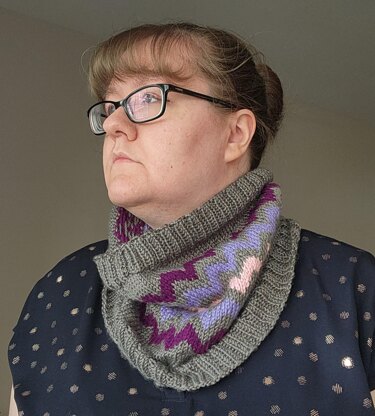 Contrast Chevron Cowl