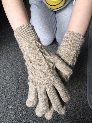 Tread mark gloves