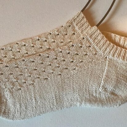 Eyelet Ankle Socks - knitting pattern