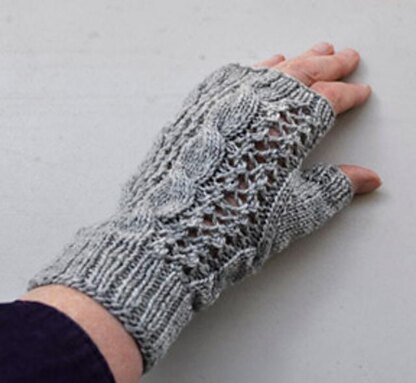 Cables 'n Lace Mitts