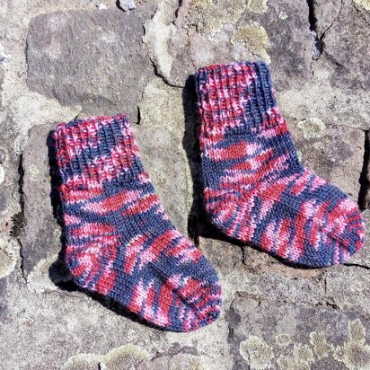 Knitting baby socks for tiny toes and big warmth 👶 🧦 Dive into