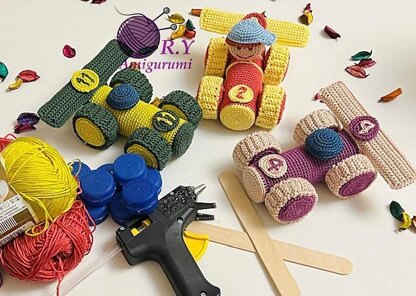 Amigurumi recycle racing car