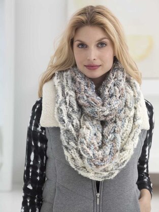 Lush Plush Arm Knit Cowl in Lion Brand Homespun Thick & Quick - L40016