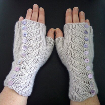 Nest button up mitts