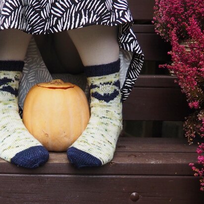 October Moon - knitting pattern