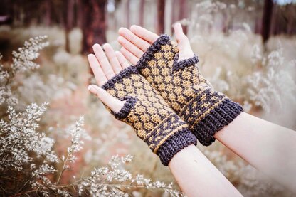 Bee Fingerless Mittens